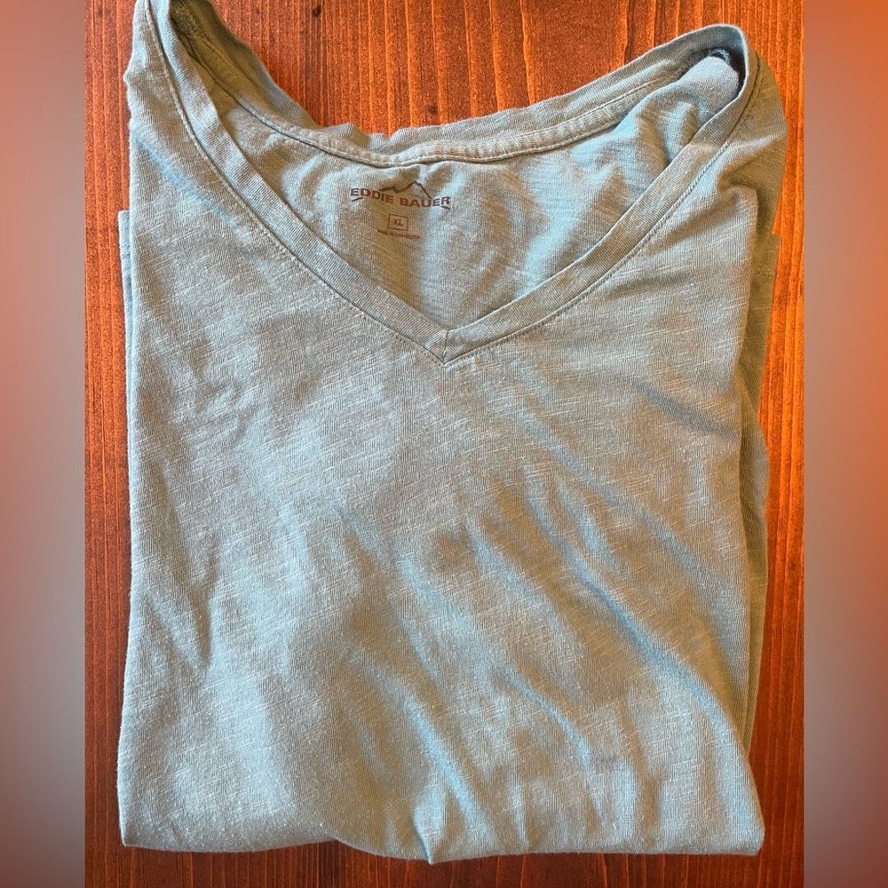 Eddie Bauer v-neck blue tee XL